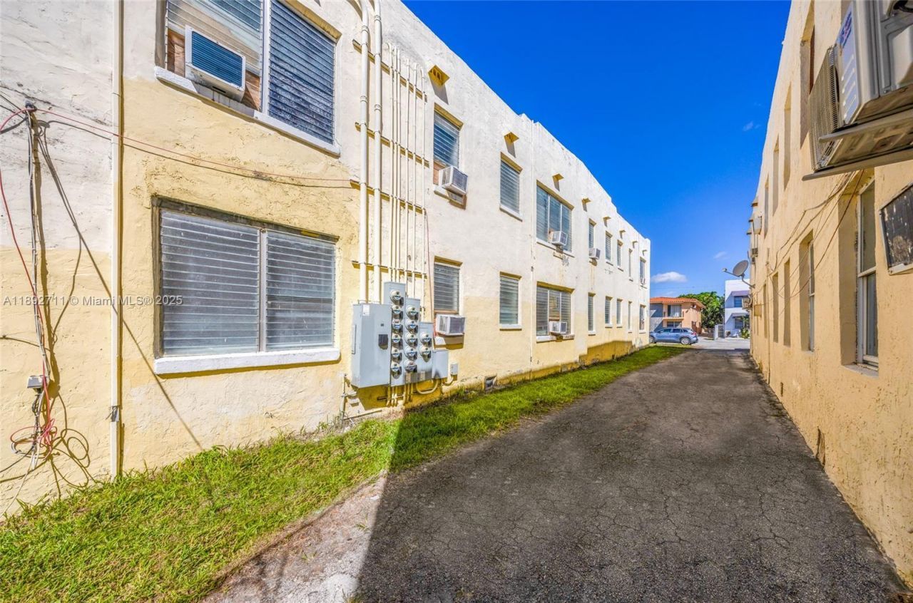 2028 SW 6th St, Miami, FL 33135 Photo