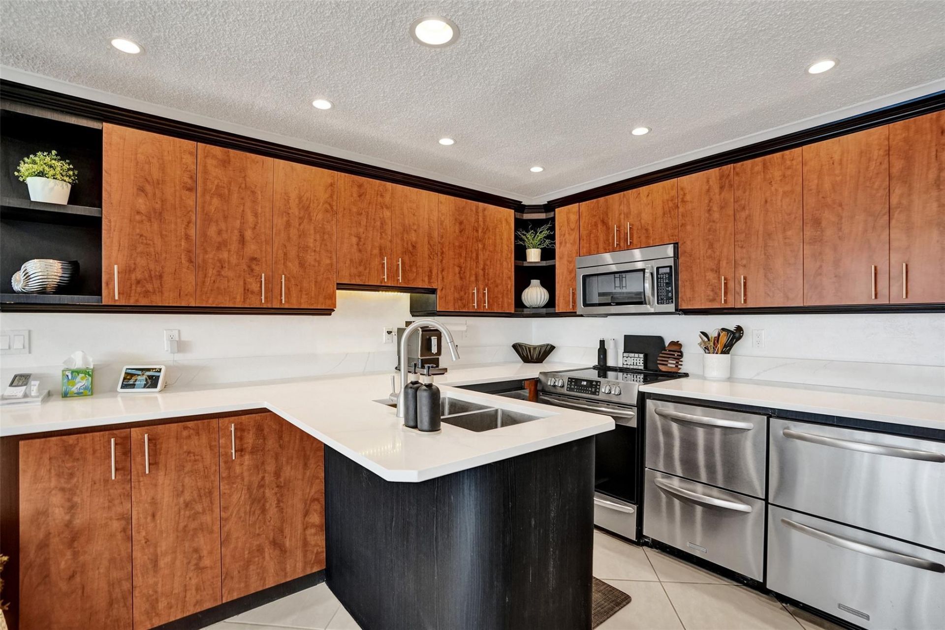 3090 NE 48th Street, Unit 316, Fort Lauderdale, FL 33308 Photo