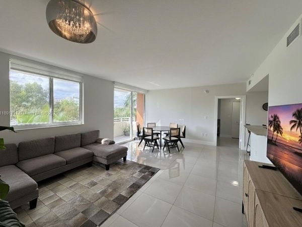 2775 NE 187th St, Unit 318, Aventura, FL 33180