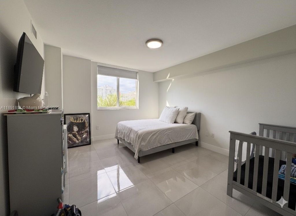 2775 NE 187th St, Unit 318, Aventura, FL 33180 Photo