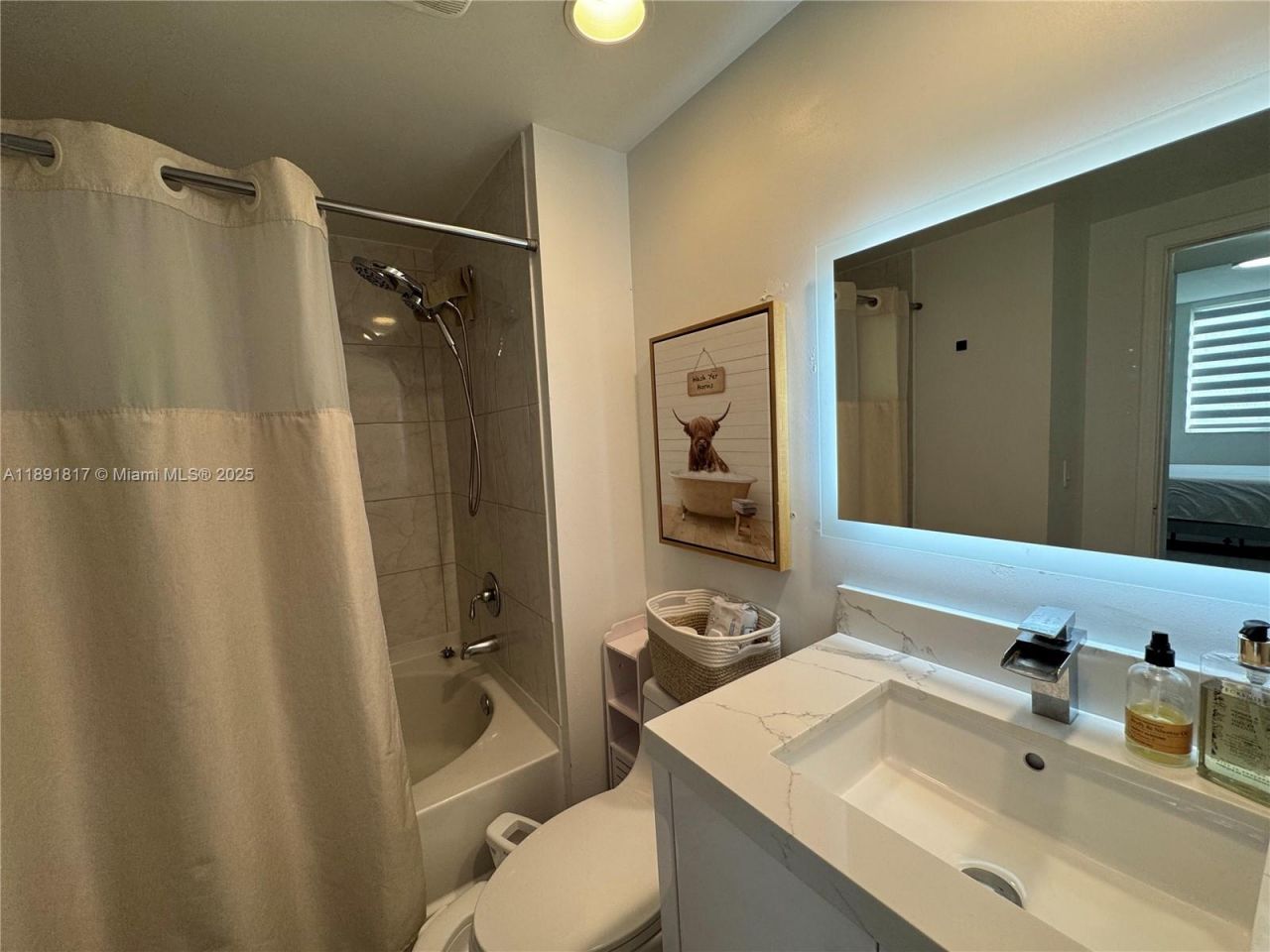 2775 NE 187th St, Unit 318, Aventura, FL 33180 Photo