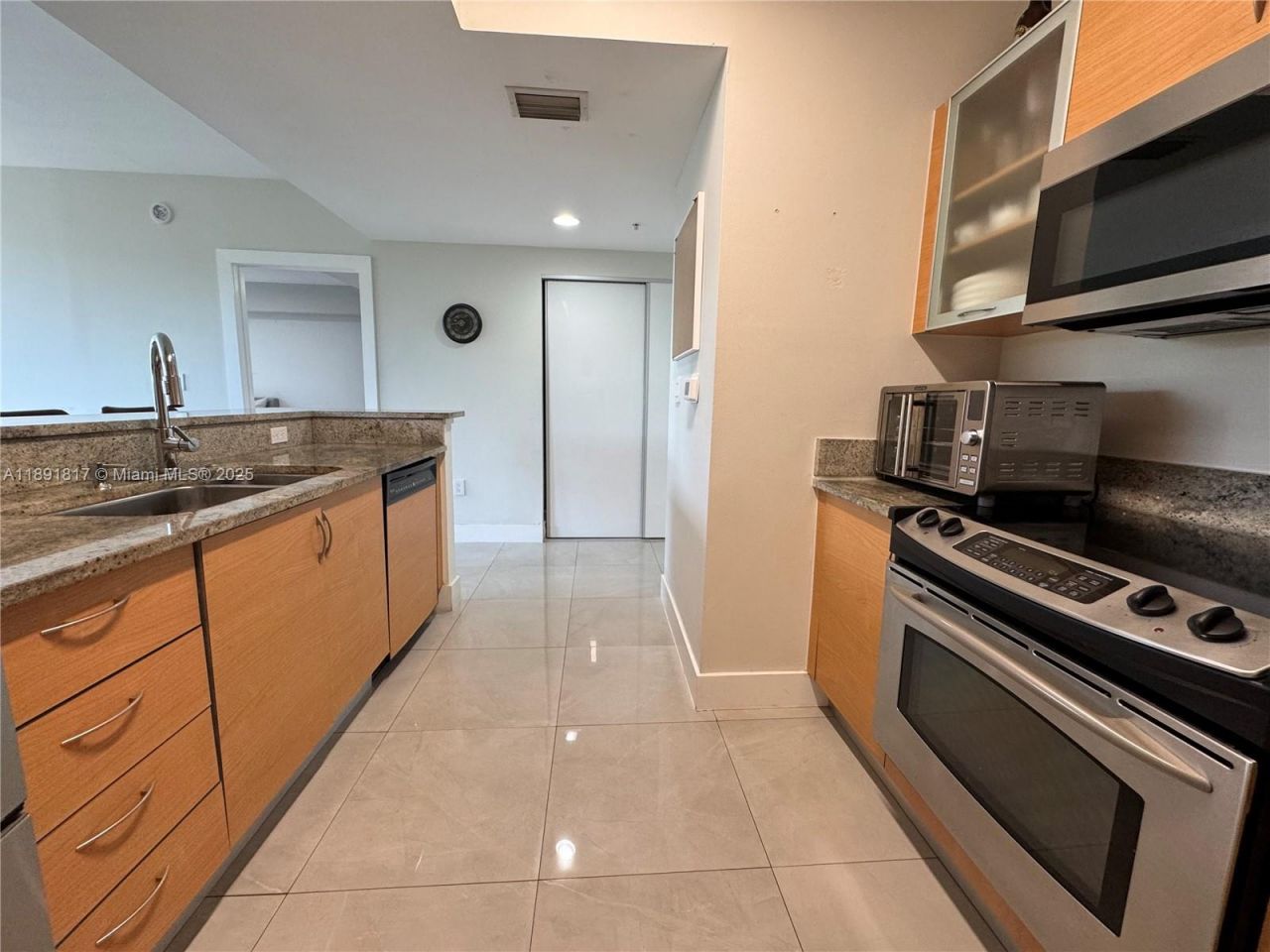 2775 NE 187th St, Unit 318, Aventura, FL 33180 Photo