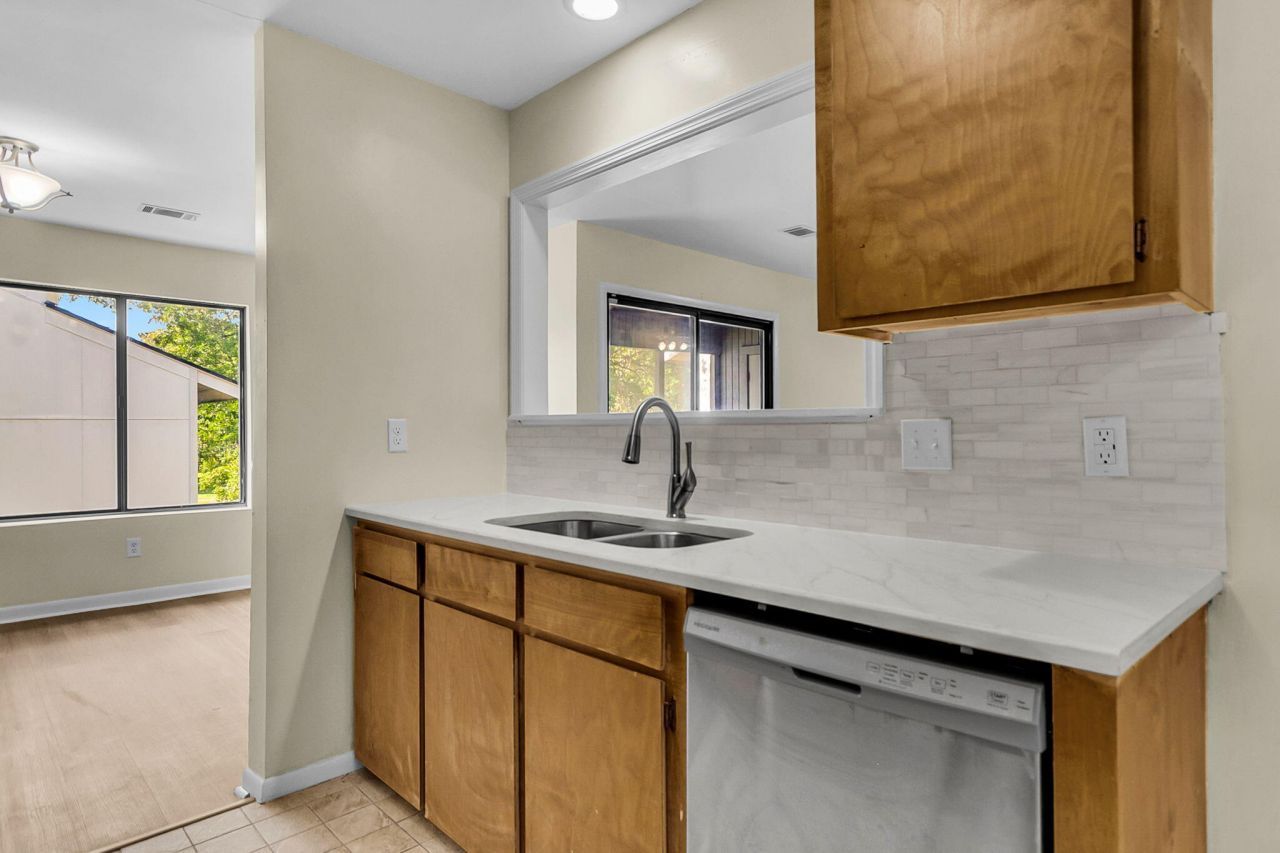 1005 Waterwood Drive Photo 7