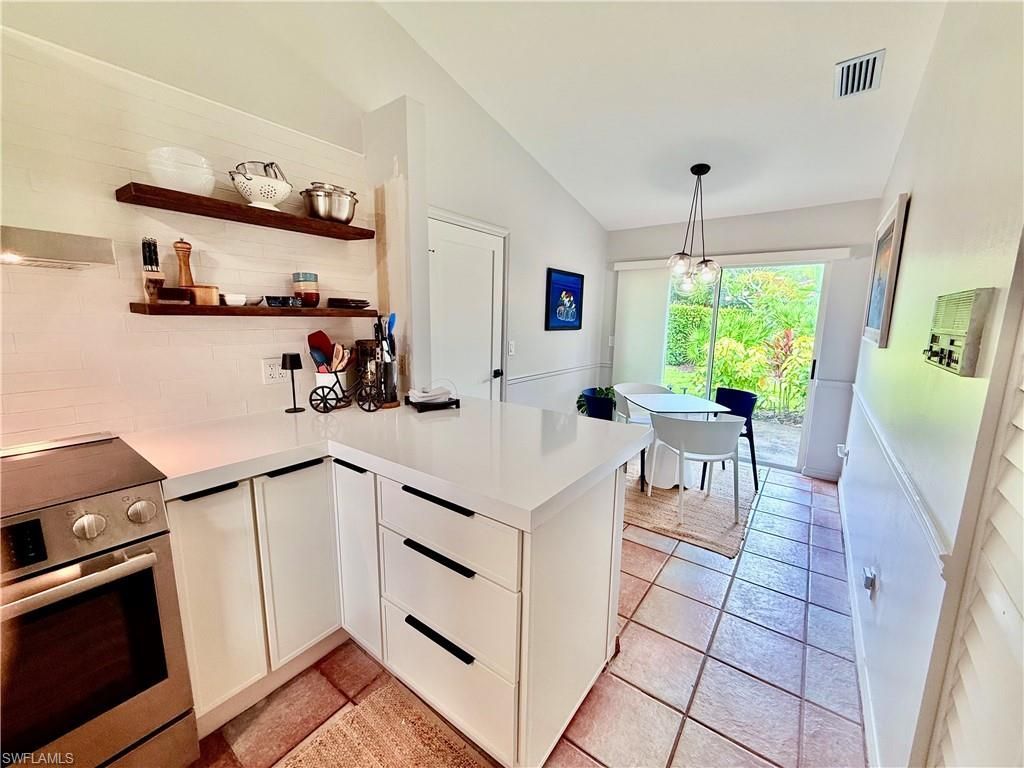 337 Emerald Bay Cir, Unit U1, Naples, FL 34110 Photo