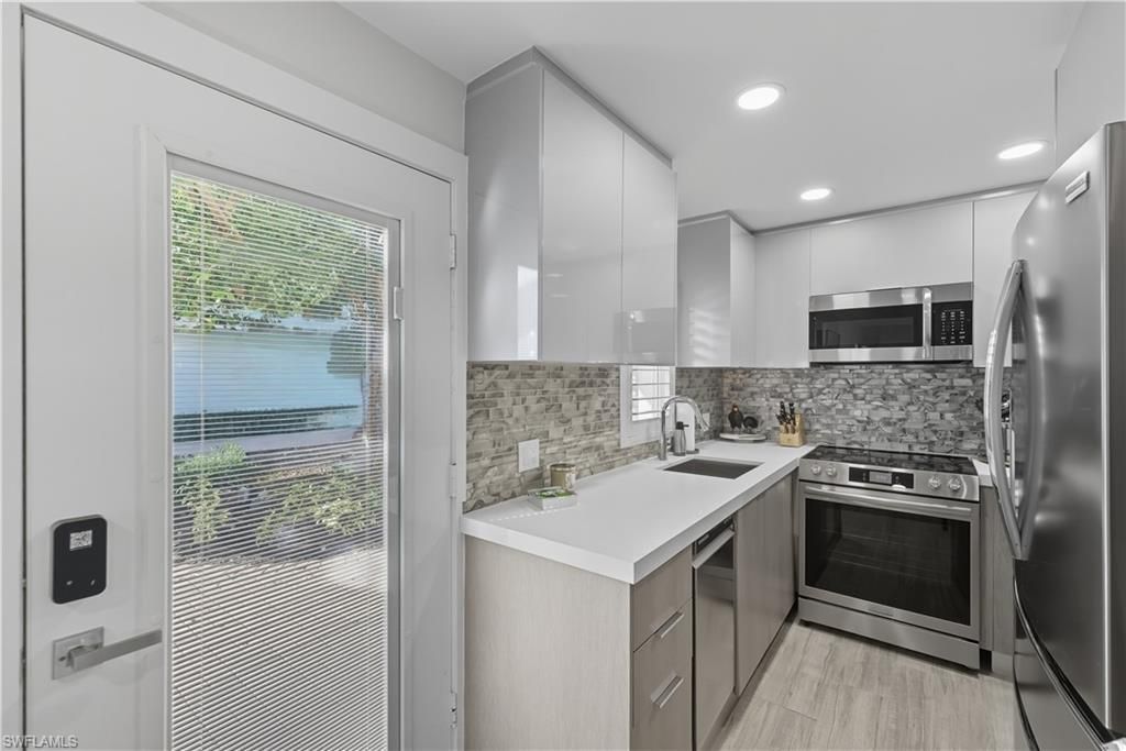 609 12th Ave S, Unit 609, Naples, FL 34102 Photo