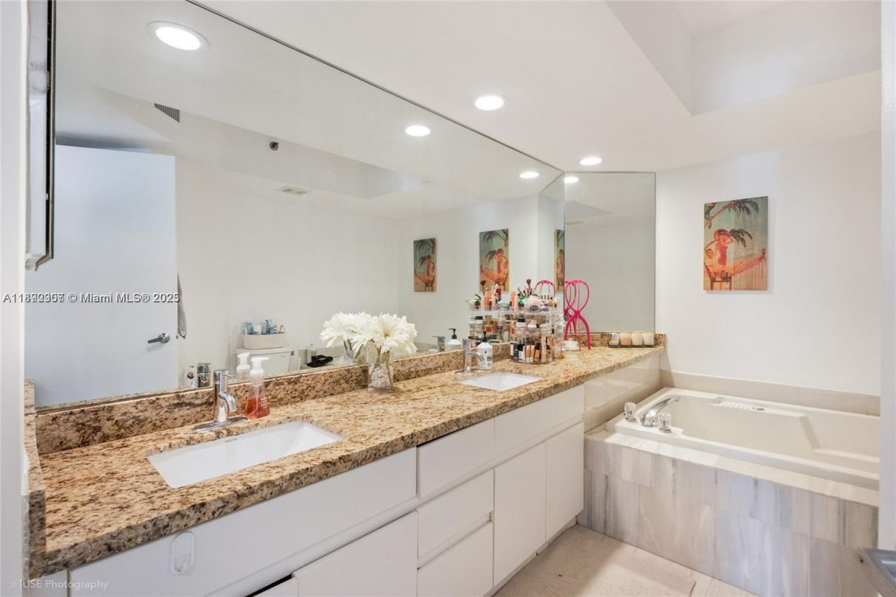 16425 Collins Ave, Unit 512, Sunny Isles Beach, FL 33160 Photo