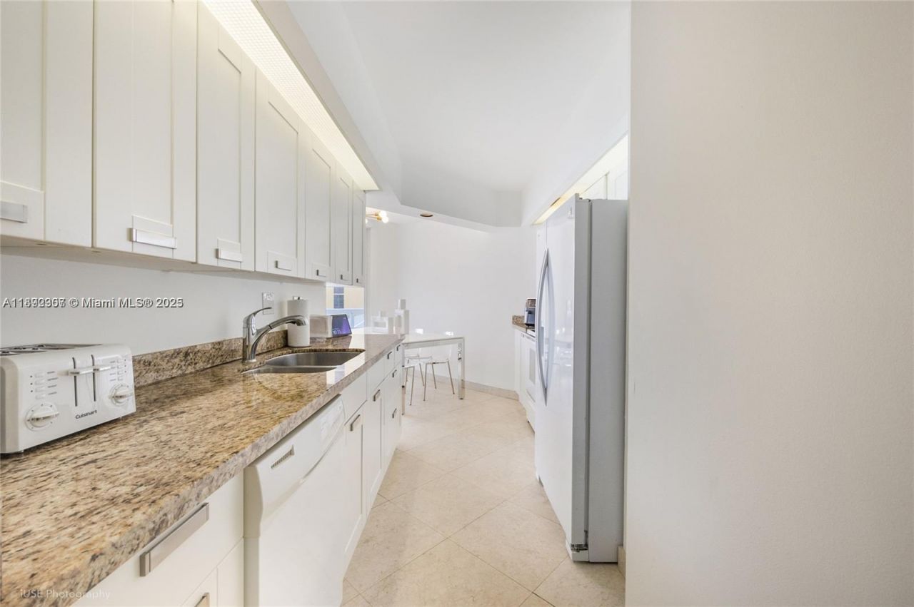 16425 Collins Ave, Unit 512, Sunny Isles Beach, FL 33160 Photo