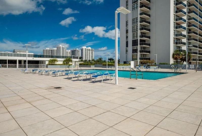 3675 N Country Club Drive, Unit 2110, Miami, FL 33180 Photo