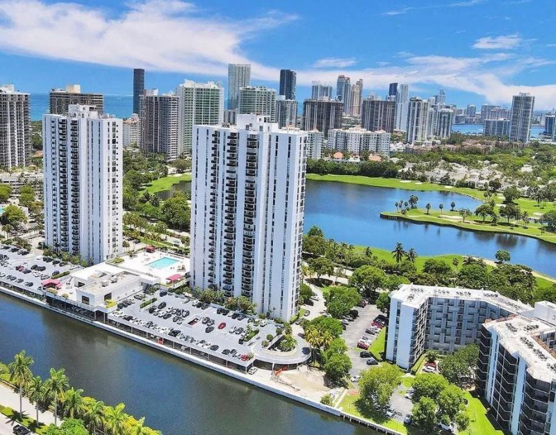 3675 N Country Club Drive, Unit 2110, Miami, FL 33180 Photo