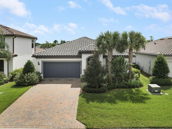 534 SE Crathes Street, Port St. Lucie, FL 34984