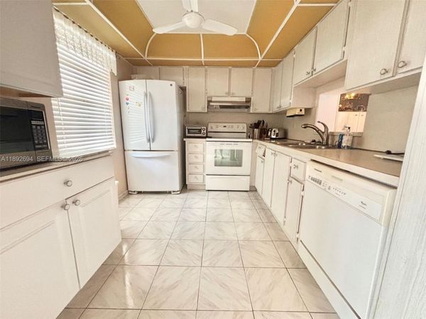 141 SE 3rd Ave, Unit 402, Dania Beach, FL 33004