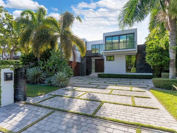 124 Park Dr, Bal Harbour, FL 33154