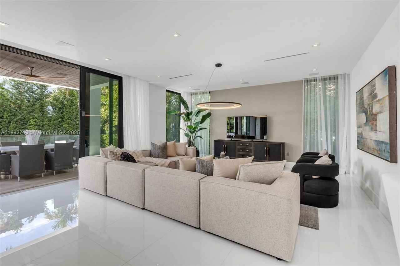 124 Park Dr, Bal Harbour, FL 33154 Photo