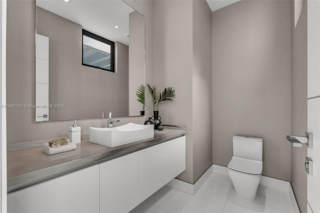 124 Park Dr, Bal Harbour, FL 33154 Photo