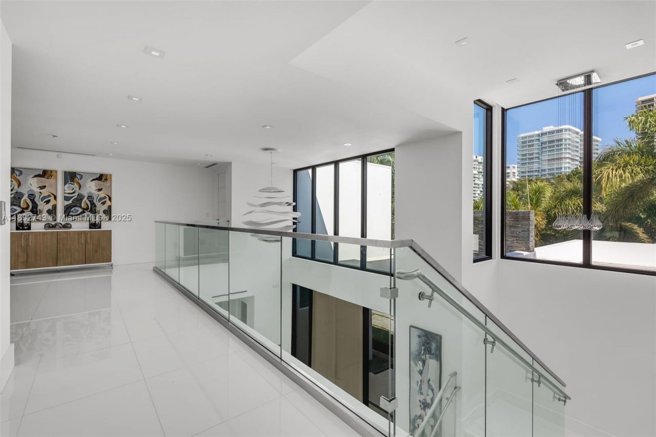 124 Park Dr, Bal Harbour, FL 33154 Photo