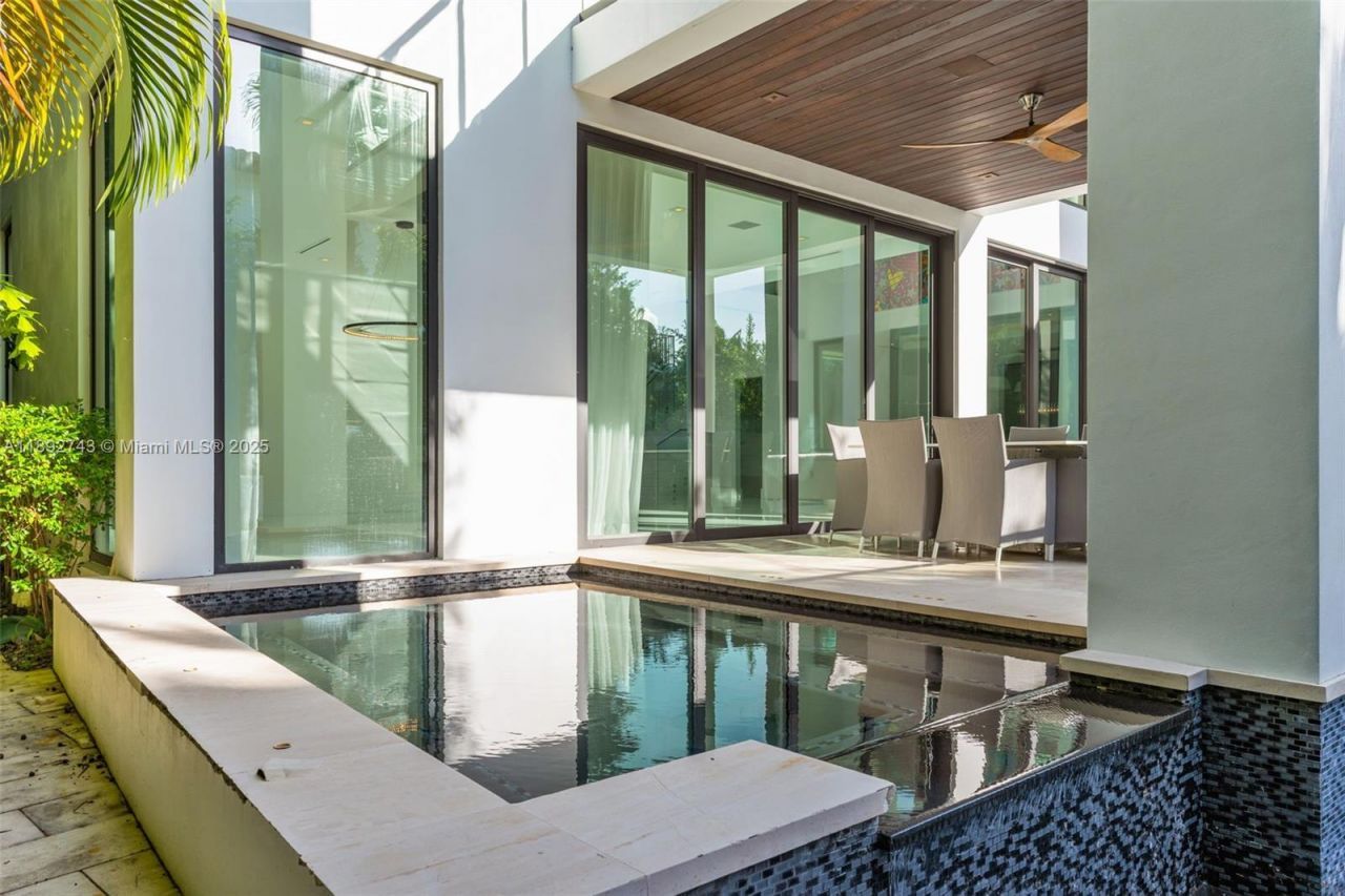 124 Park Dr, Bal Harbour, FL 33154 Photo