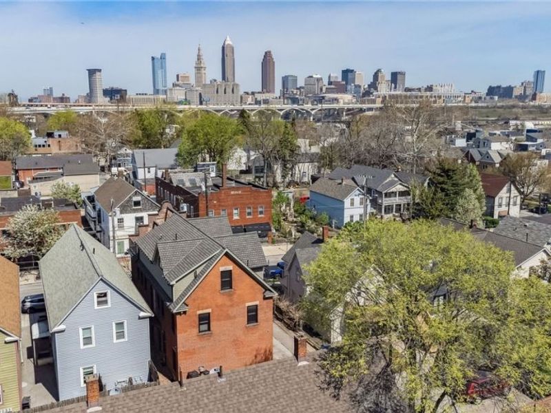 801 Literary Road, Cleveland, OH 44113 Photo 3