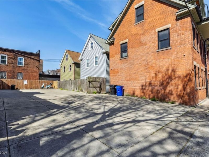 801 Literary Road, Cleveland, OH 44113 Photo 35