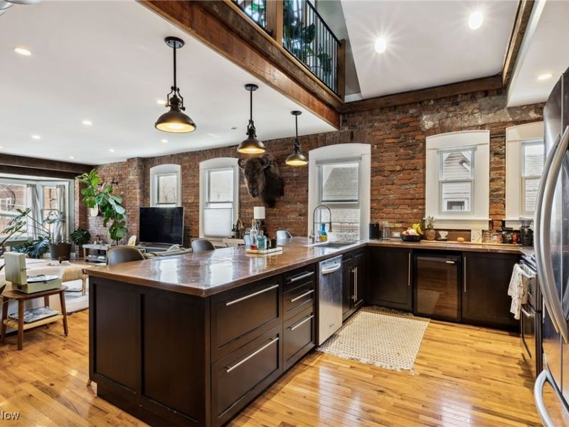 801 Literary Road, Cleveland, OH 44113 Photo 6