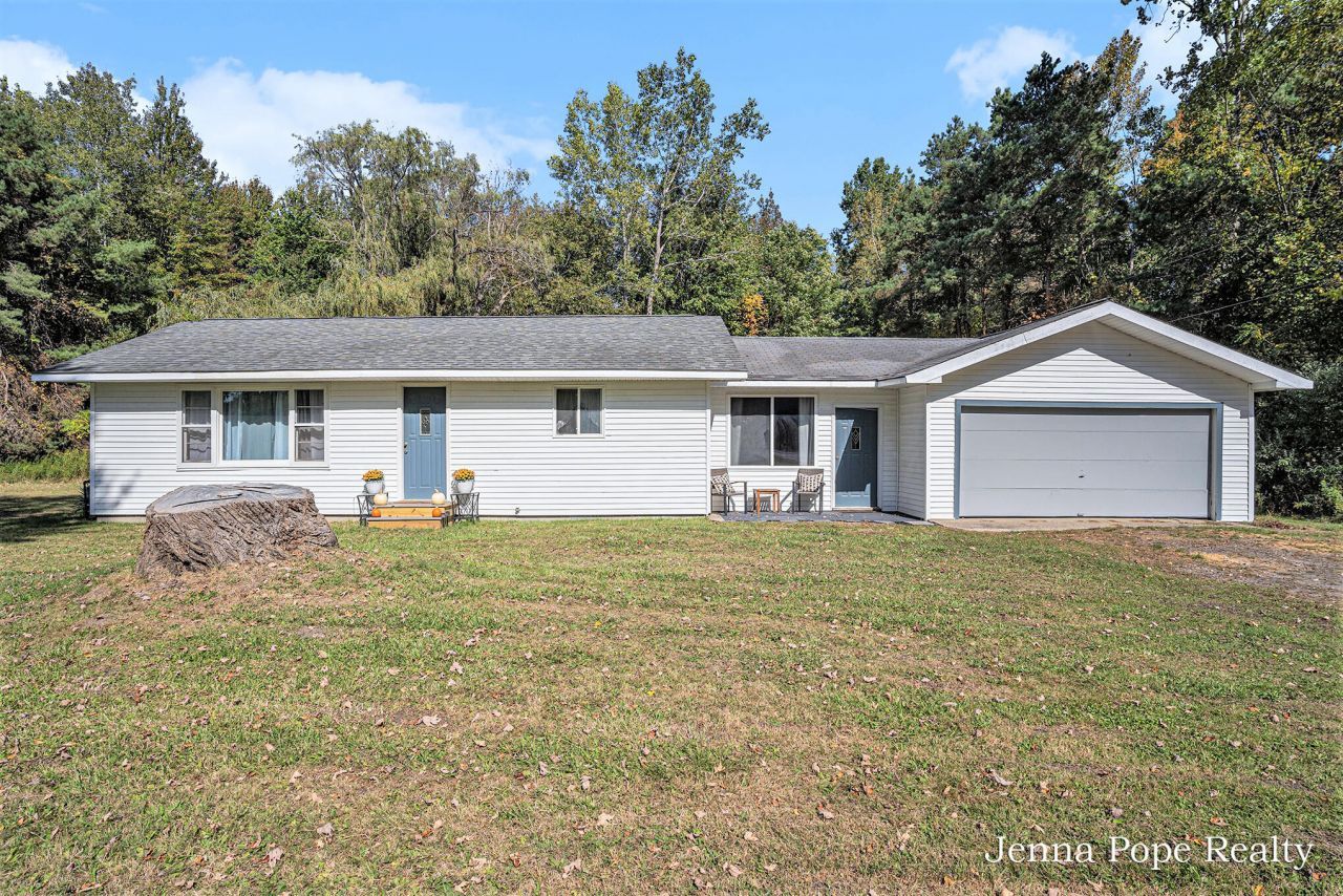 4070 E Fruiport Road, Fruitport, MI 49415 Main Photo