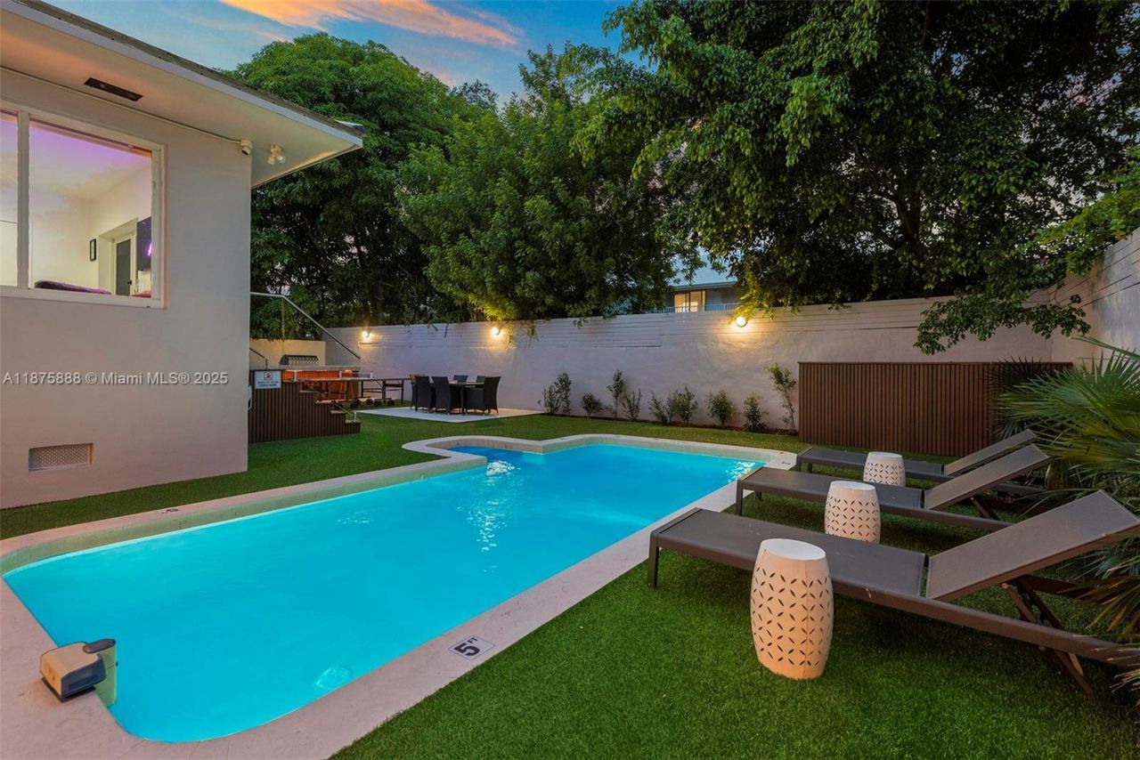 1019 NE 87th St, Miami, FL 33138 Photo