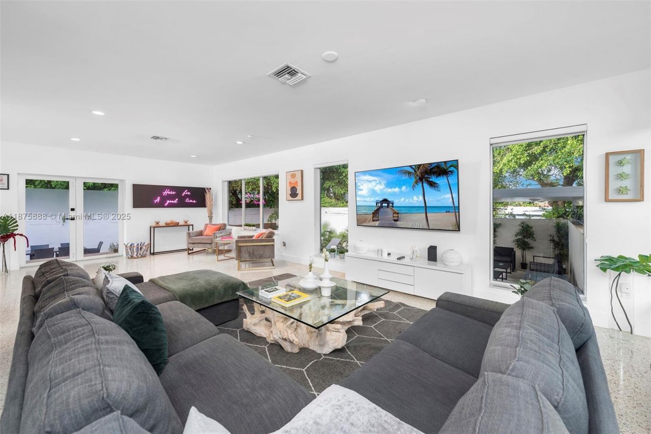 1019 NE 87th St, Miami, FL 33138 Photo