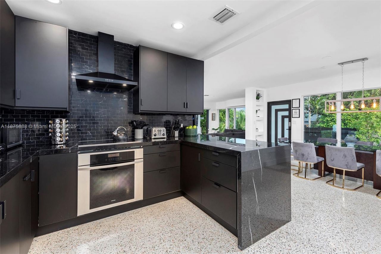 1019 NE 87th St, Miami, FL 33138 Photo