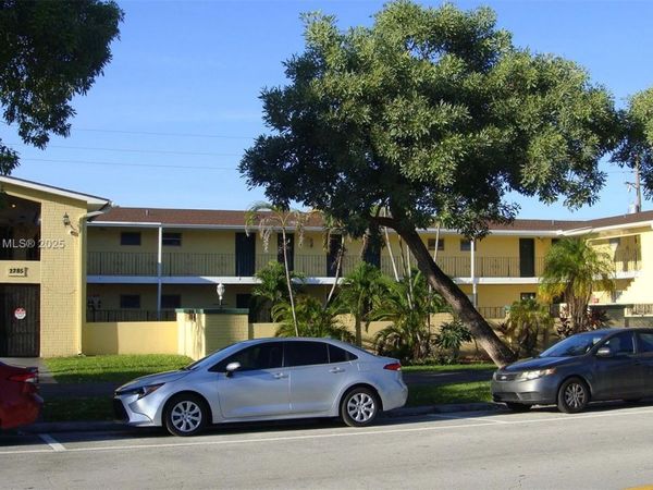 2285 NE 172nd St, North Miami Beach, FL 33160