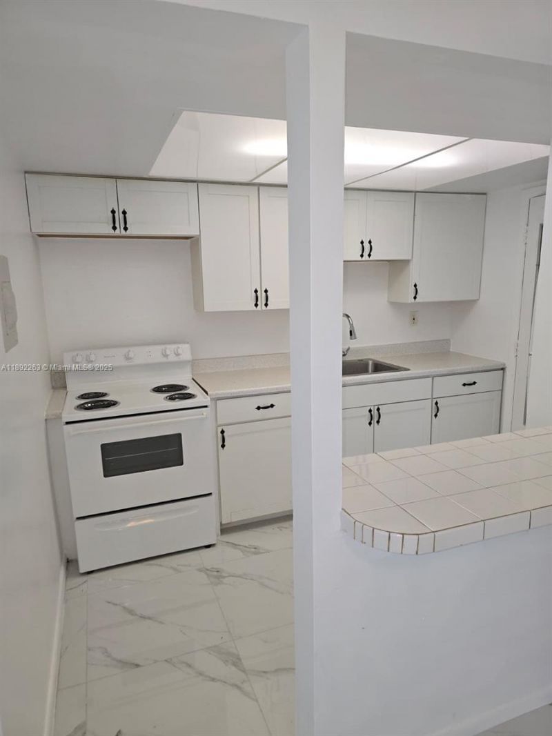 2285 NE 172nd St, North Miami Beach, FL 33160 Photo