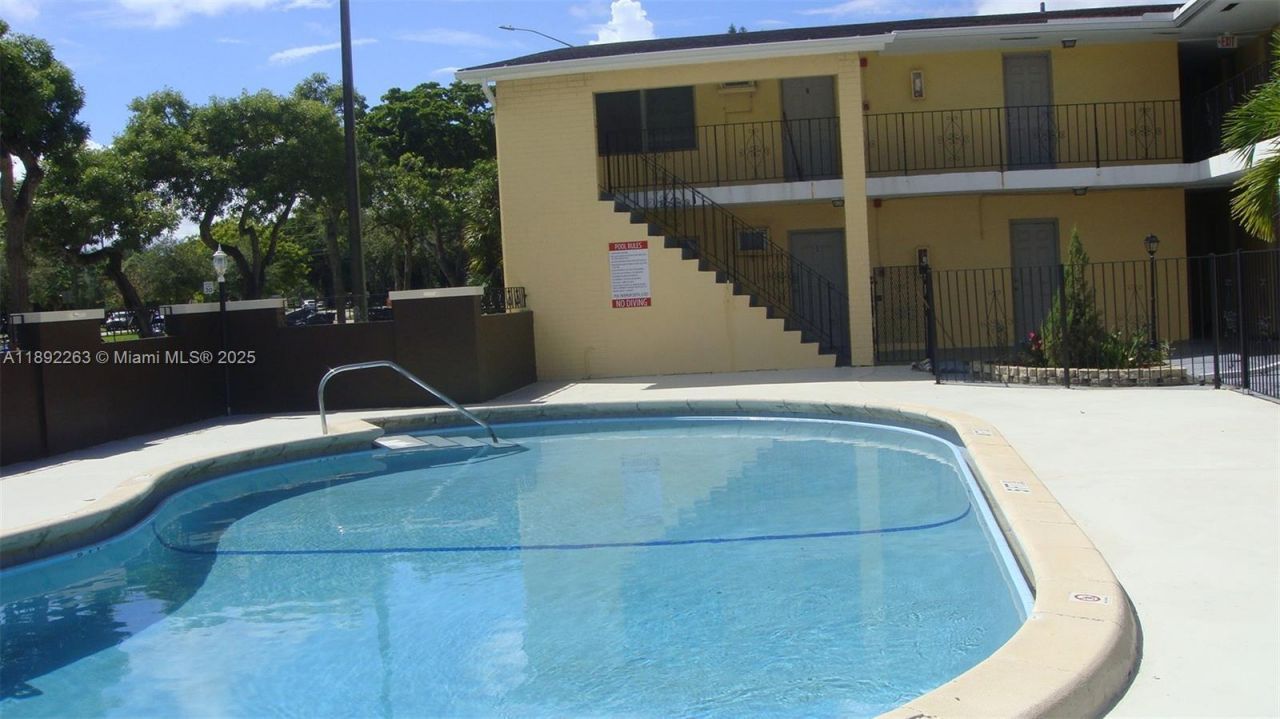 2285 NE 172nd St, North Miami Beach, FL 33160 Photo