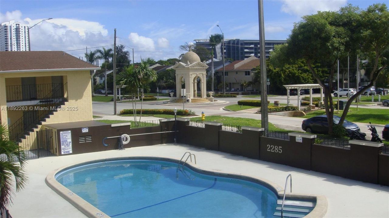 2285 NE 172nd St, North Miami Beach, FL 33160 Photo
