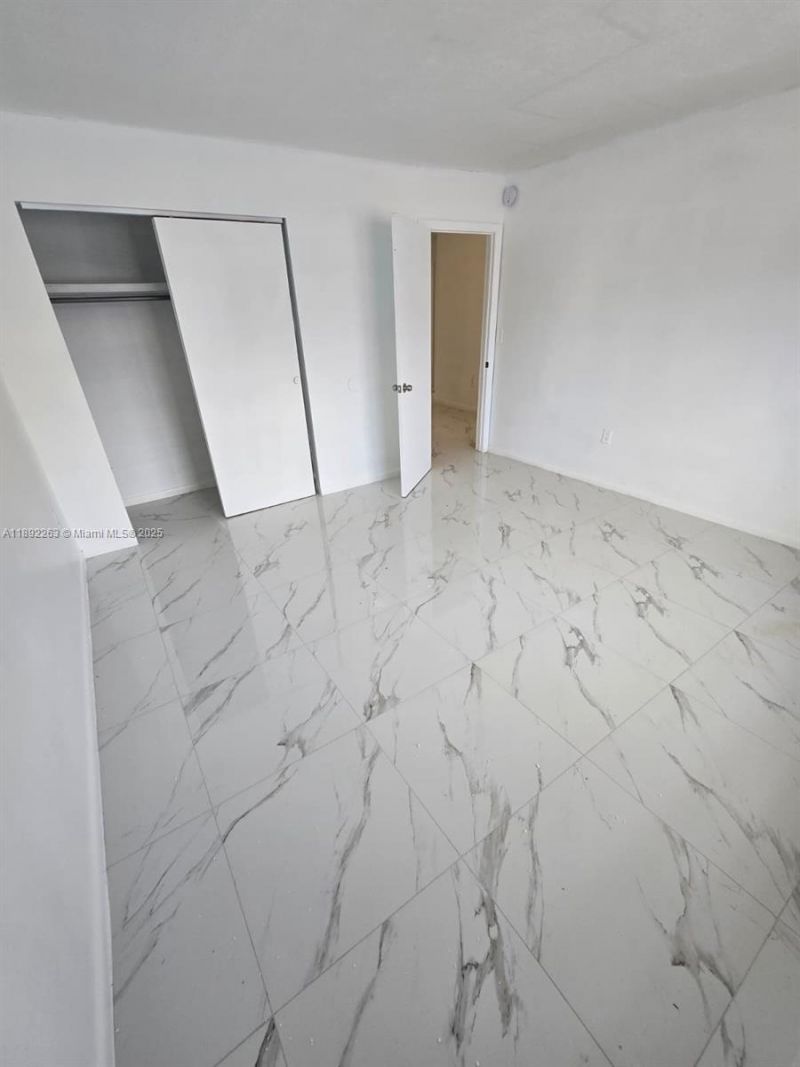 2285 NE 172nd St, North Miami Beach, FL 33160 Photo