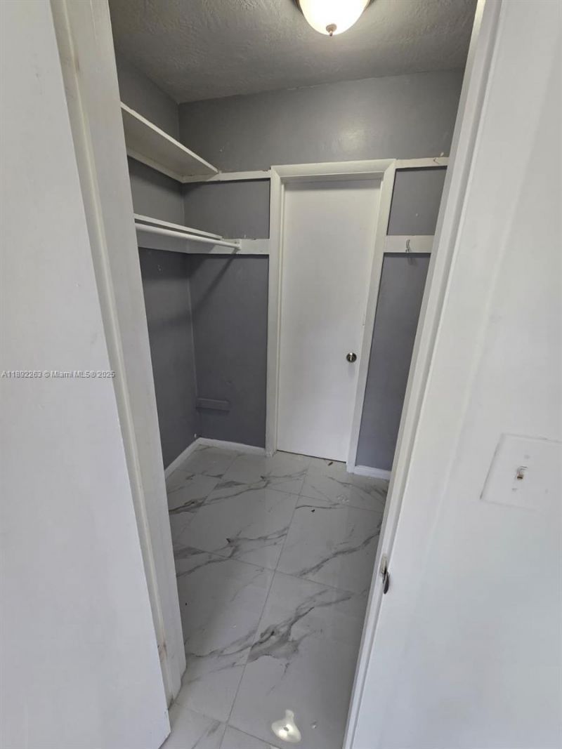 2285 NE 172nd St, North Miami Beach, FL 33160 Photo