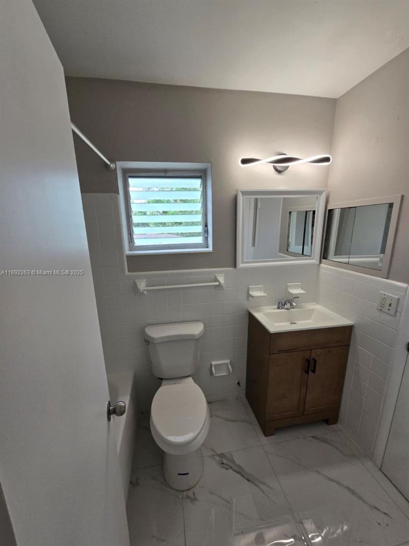 2285 NE 172nd St, North Miami Beach, FL 33160 Photo