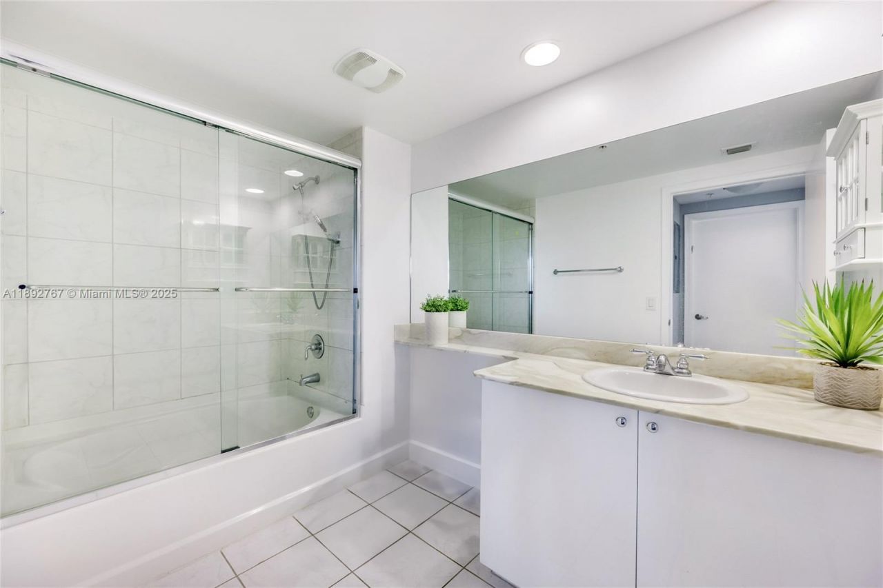 2775 NE 187th St, Unit 309, Aventura, FL 33180 Photo