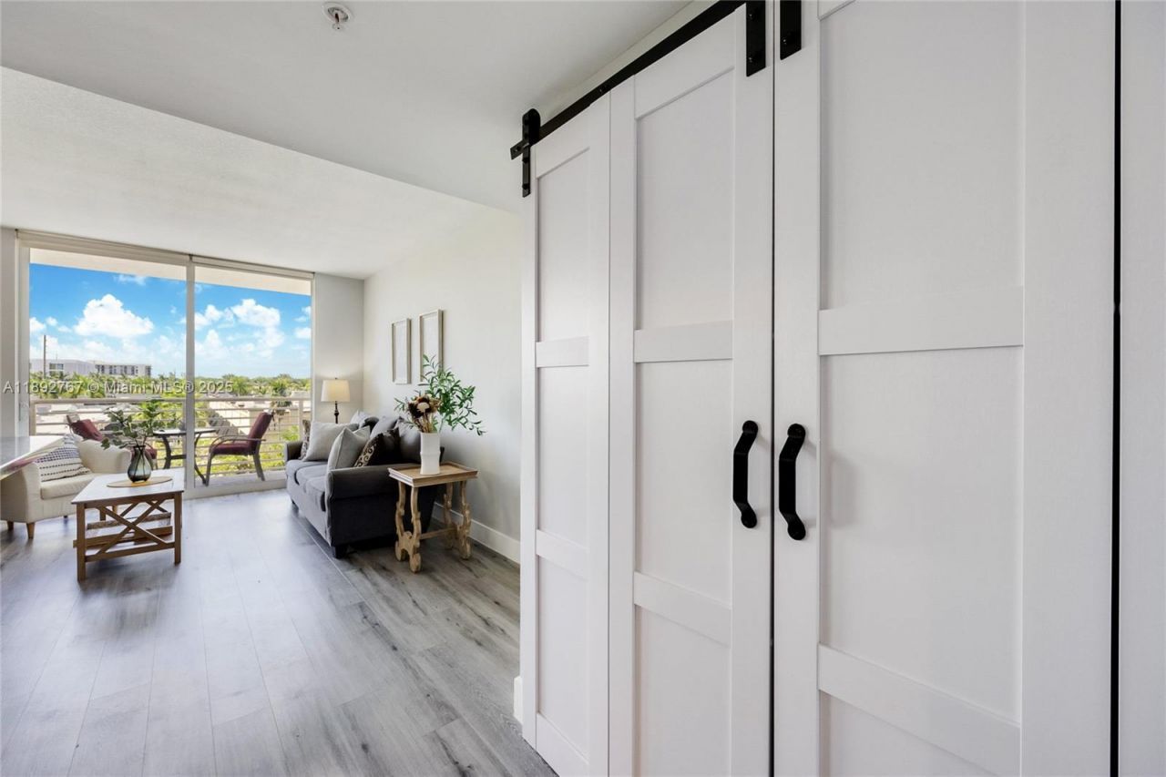 2775 NE 187th St, Unit 309, Aventura, FL 33180 Photo