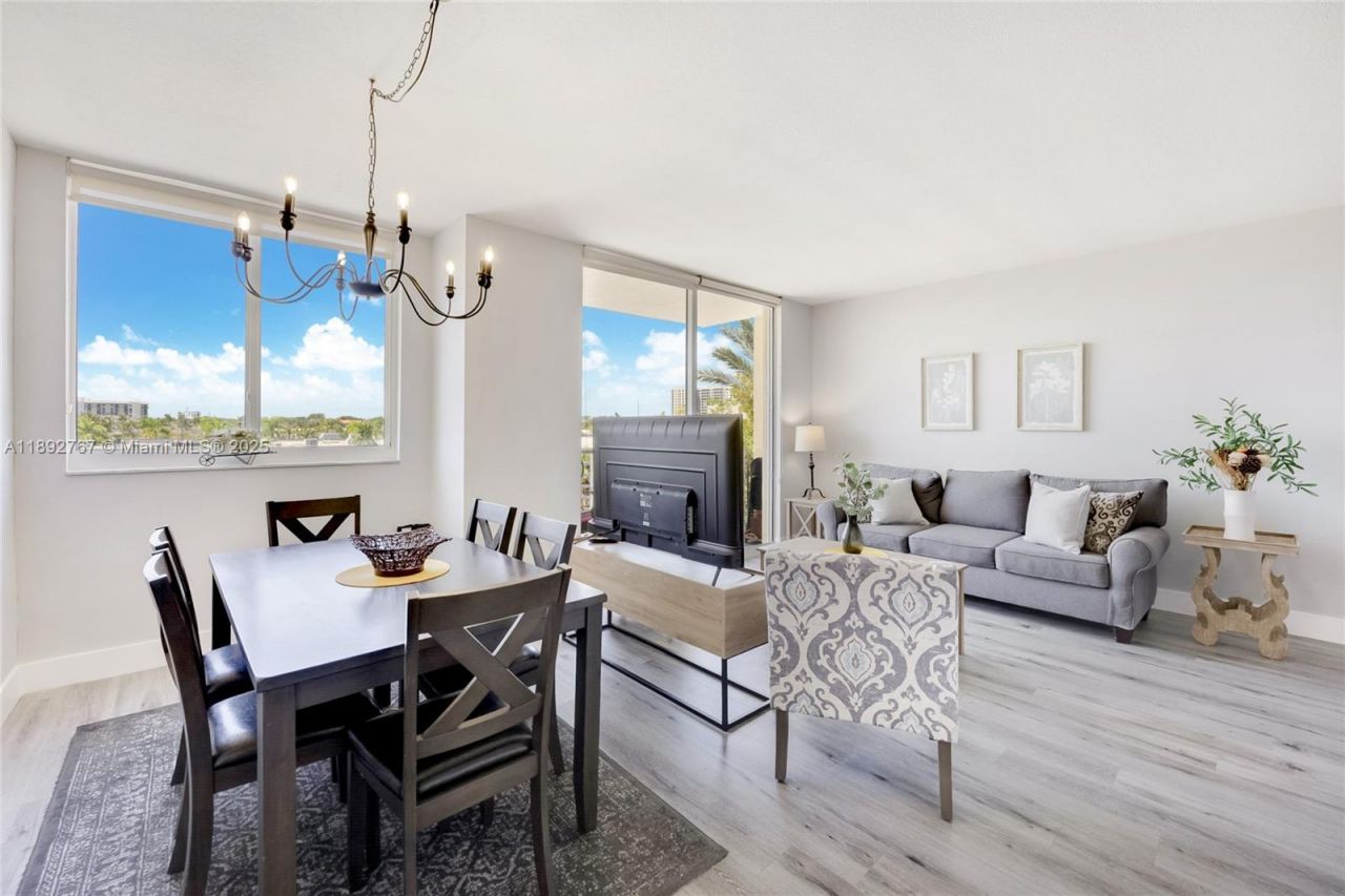 2775 NE 187th St, Unit 309, Aventura, FL 33180 Photo