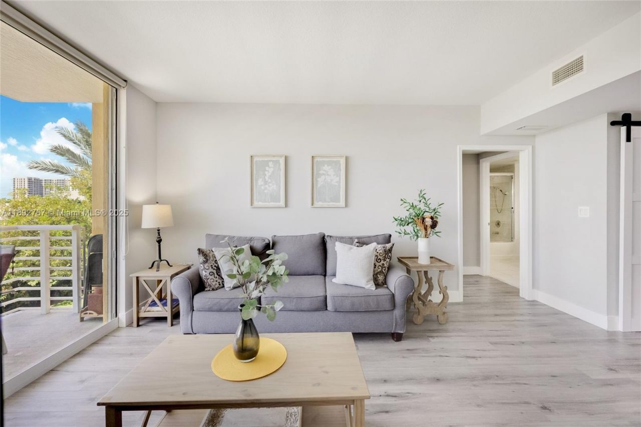 2775 NE 187th St, Unit 309, Aventura, FL 33180 Photo