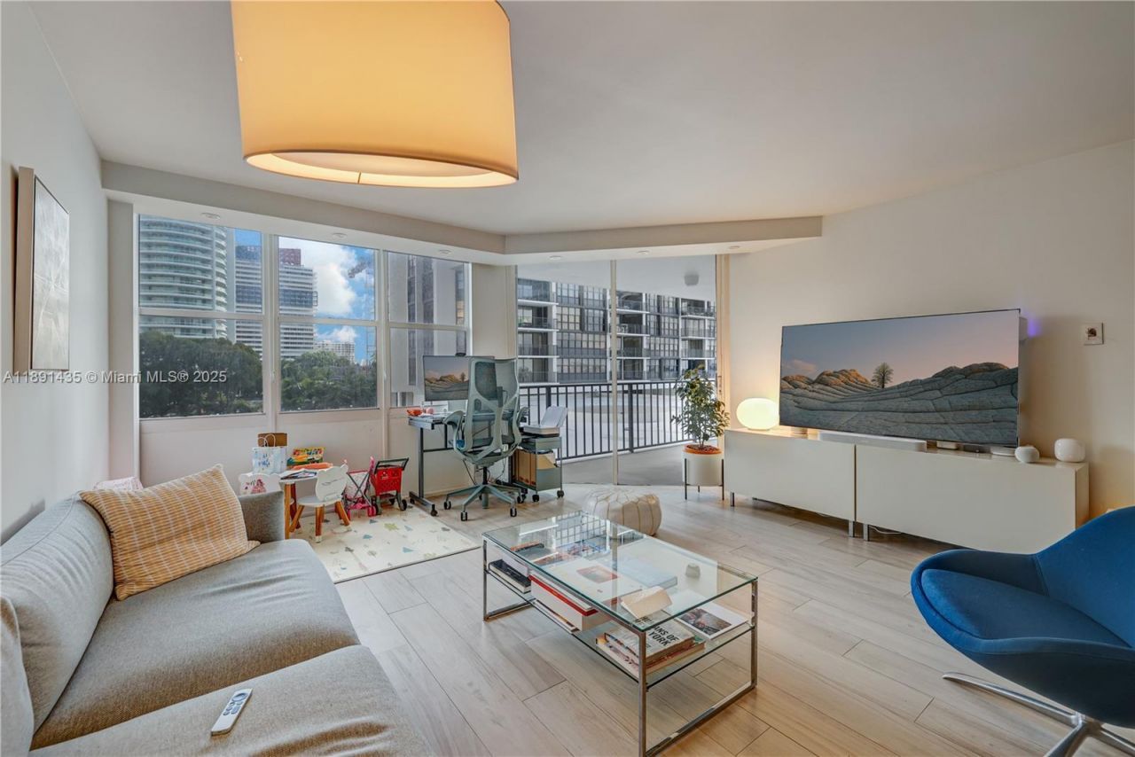 1901 Brickell Ave, Unit B413, Miami, FL 33129 Photo