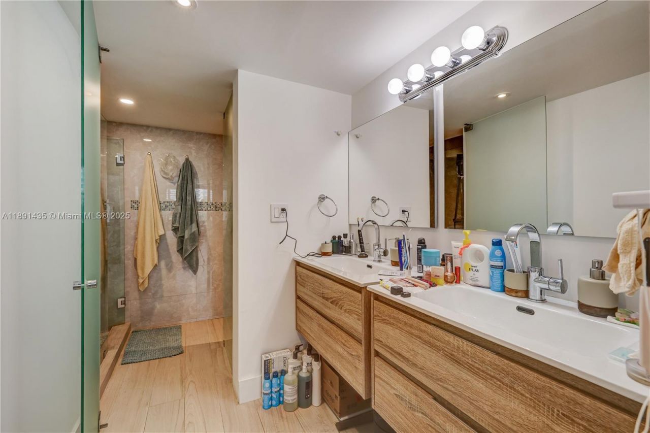 1901 Brickell Ave, Unit B413, Miami, FL 33129 Photo