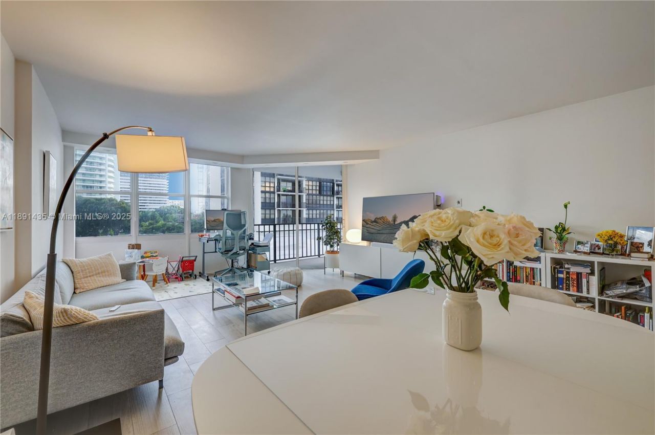 1901 Brickell Ave, Unit B413, Miami, FL 33129 Photo