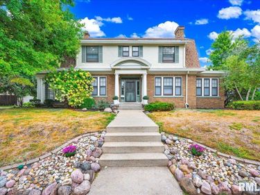 909 WASHINGTON Street, Pekin, IL 61554