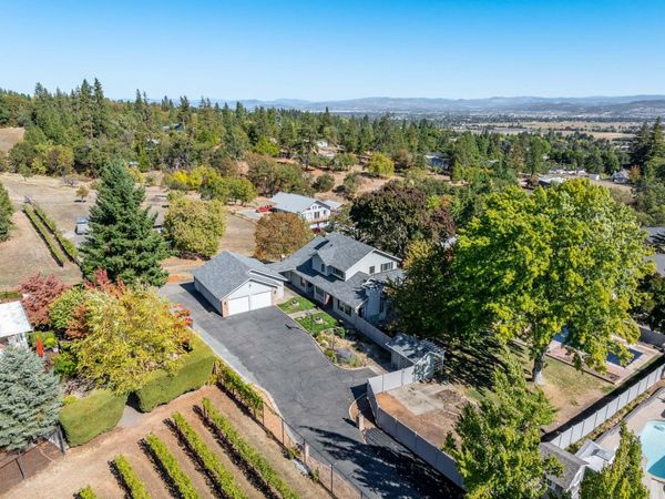 1916 Old Military Road, Central Point, OR 97502