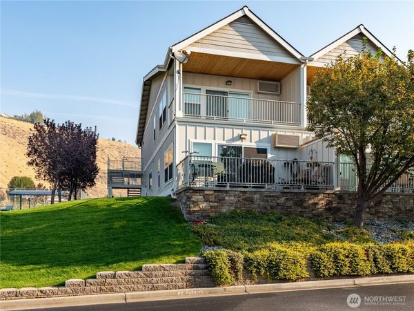 23772 Crescent Bay Drive NW, Unit 107, Quincy, WA 98848
