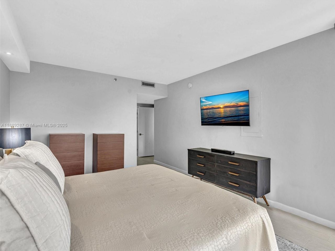 20191 E Country Club Dr, Unit 511, Aventura, FL 33180 Photo