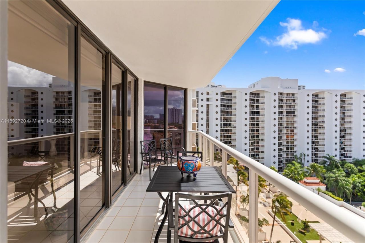 3598 Yacht Club Dr, Unit 1004, Aventura, FL 33180 Photo