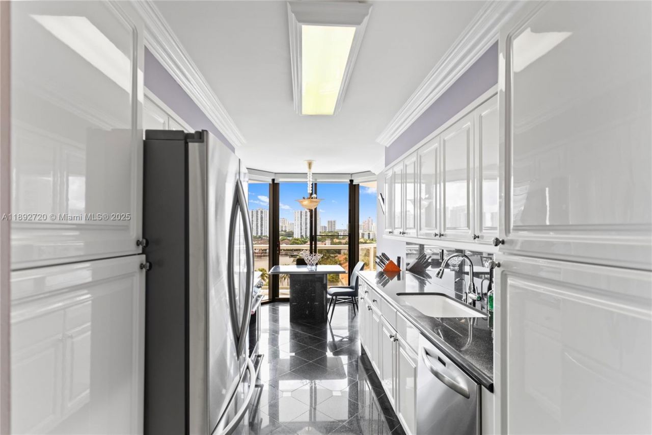 3598 Yacht Club Dr, Unit 1004, Aventura, FL 33180 Photo