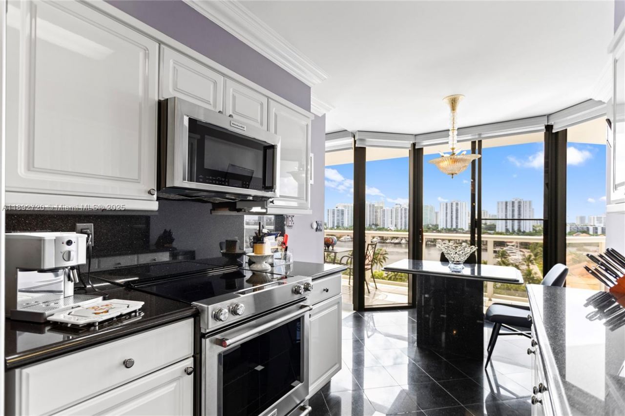 3598 Yacht Club Dr, Unit 1004, Aventura, FL 33180 Photo