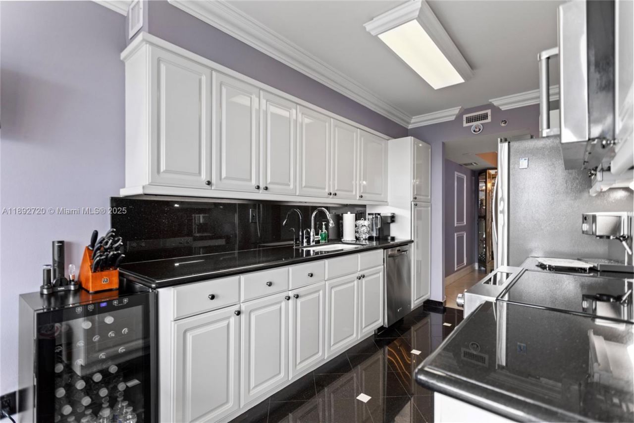 3598 Yacht Club Dr, Unit 1004, Aventura, FL 33180 Photo