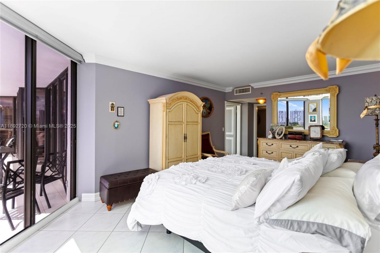 3598 Yacht Club Dr, Unit 1004, Aventura, FL 33180 Photo